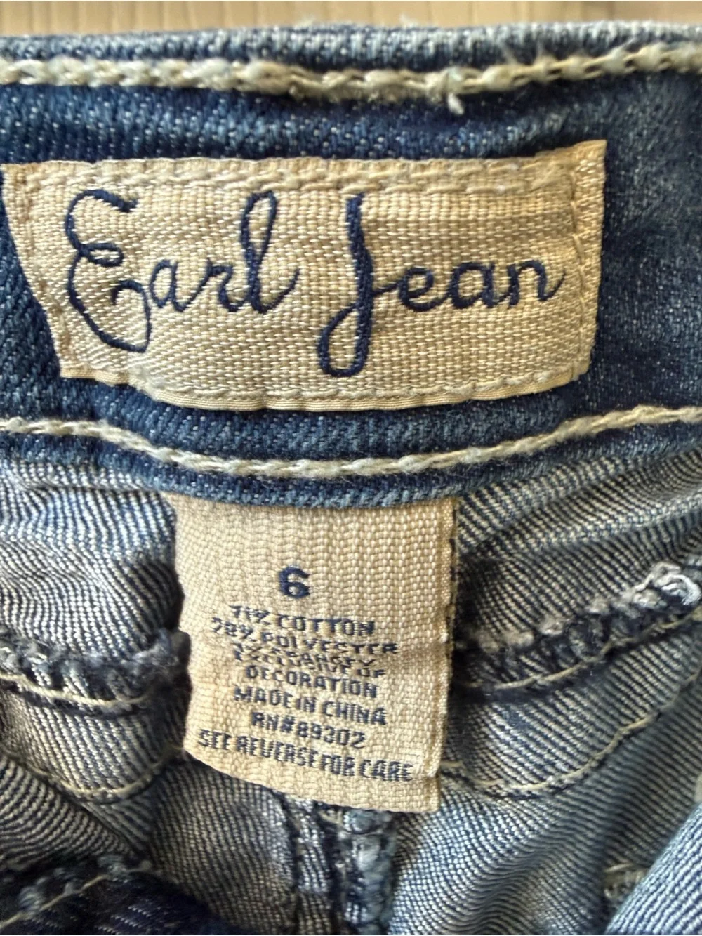 Earl Jeans Y2K Embellished Long Denim Shorts Bling Back Pockets Womens Size 6